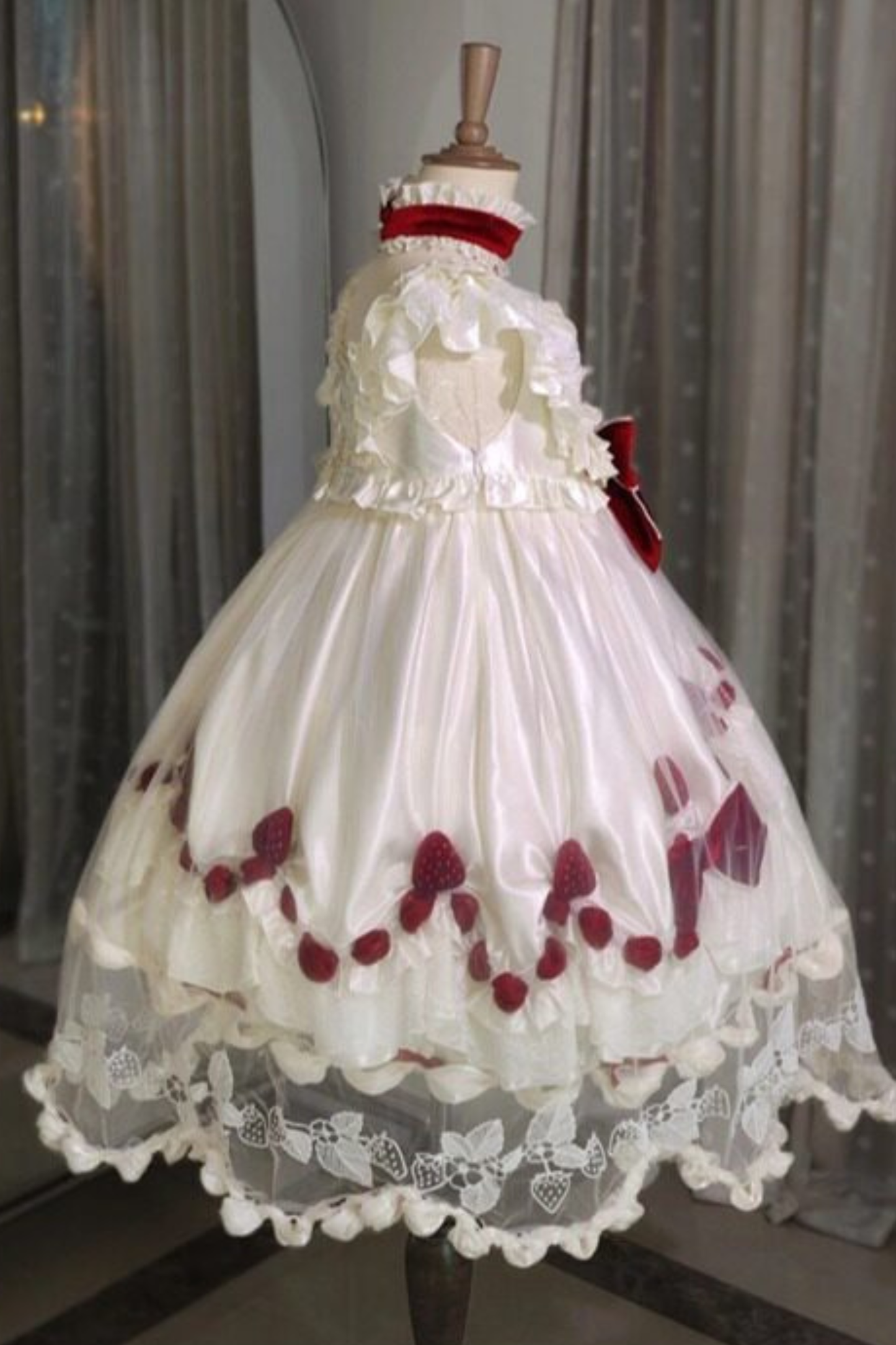 [3월 13일 예약마감] 스트로베리 크림 롤리타 원피스 + 케이크 모자 + 꼬리 + 보닛 + 페티코트