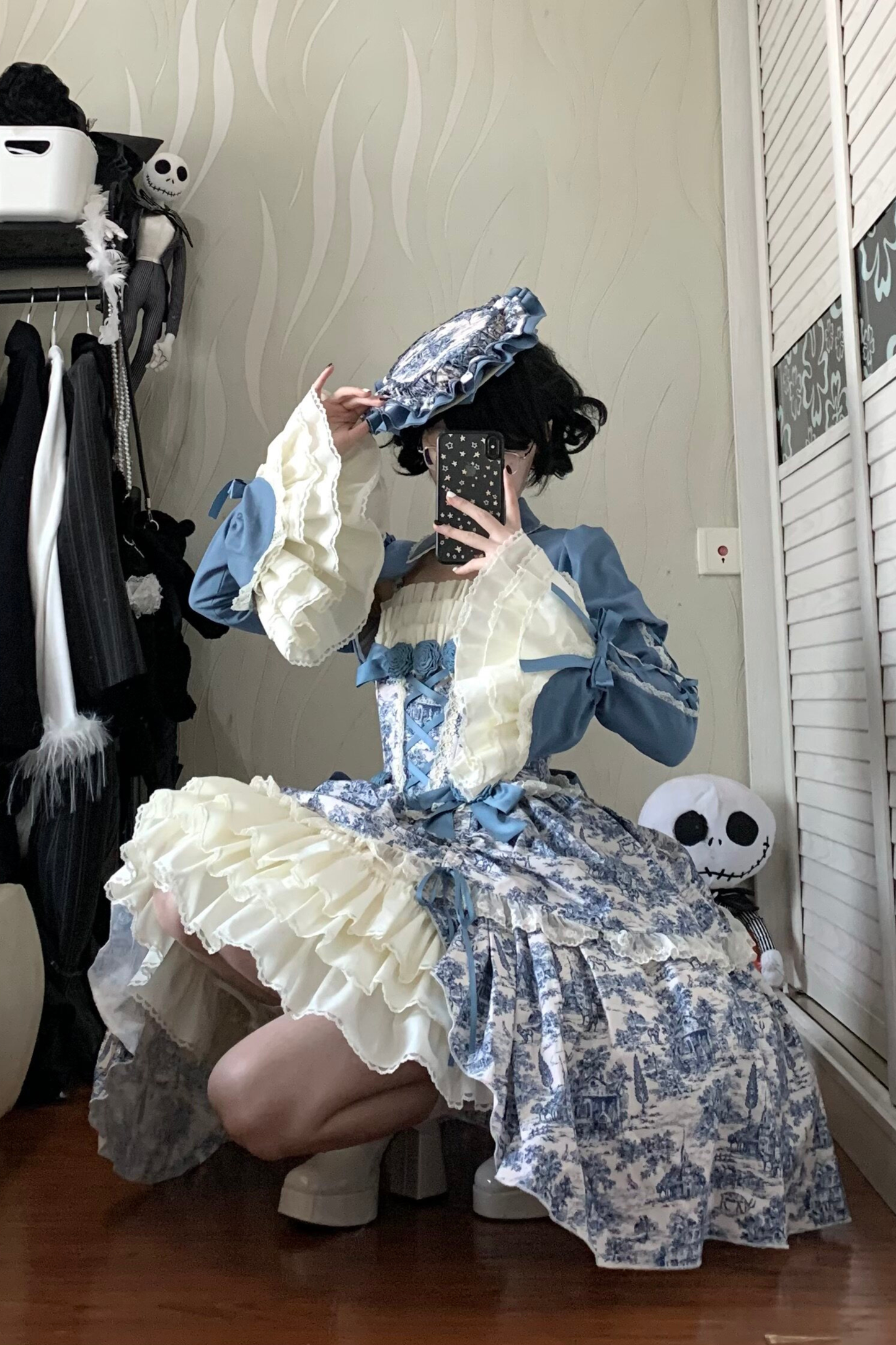 [Vorbestellfrist: 1. Maerz] Eleganter Asiatischer Lolita Traegerrock + Oberteil + Flache Muetze