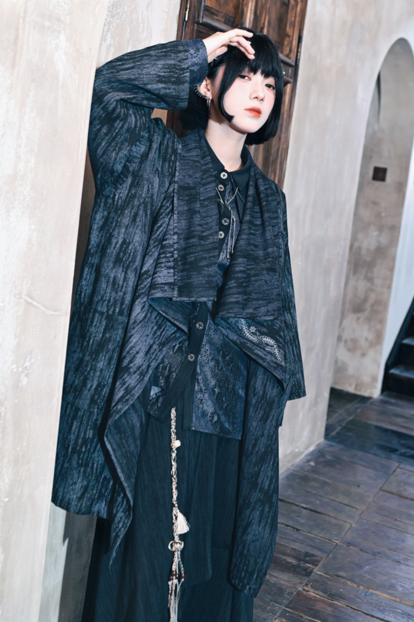 スケールシックケープトップス