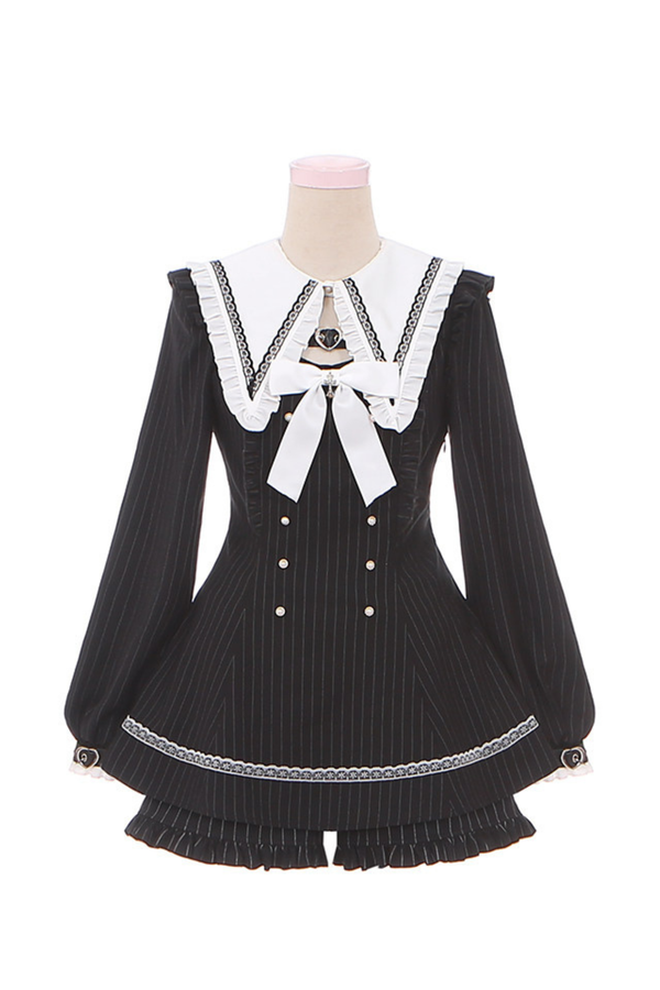 ストライプセーラードレス+ショートパンツ