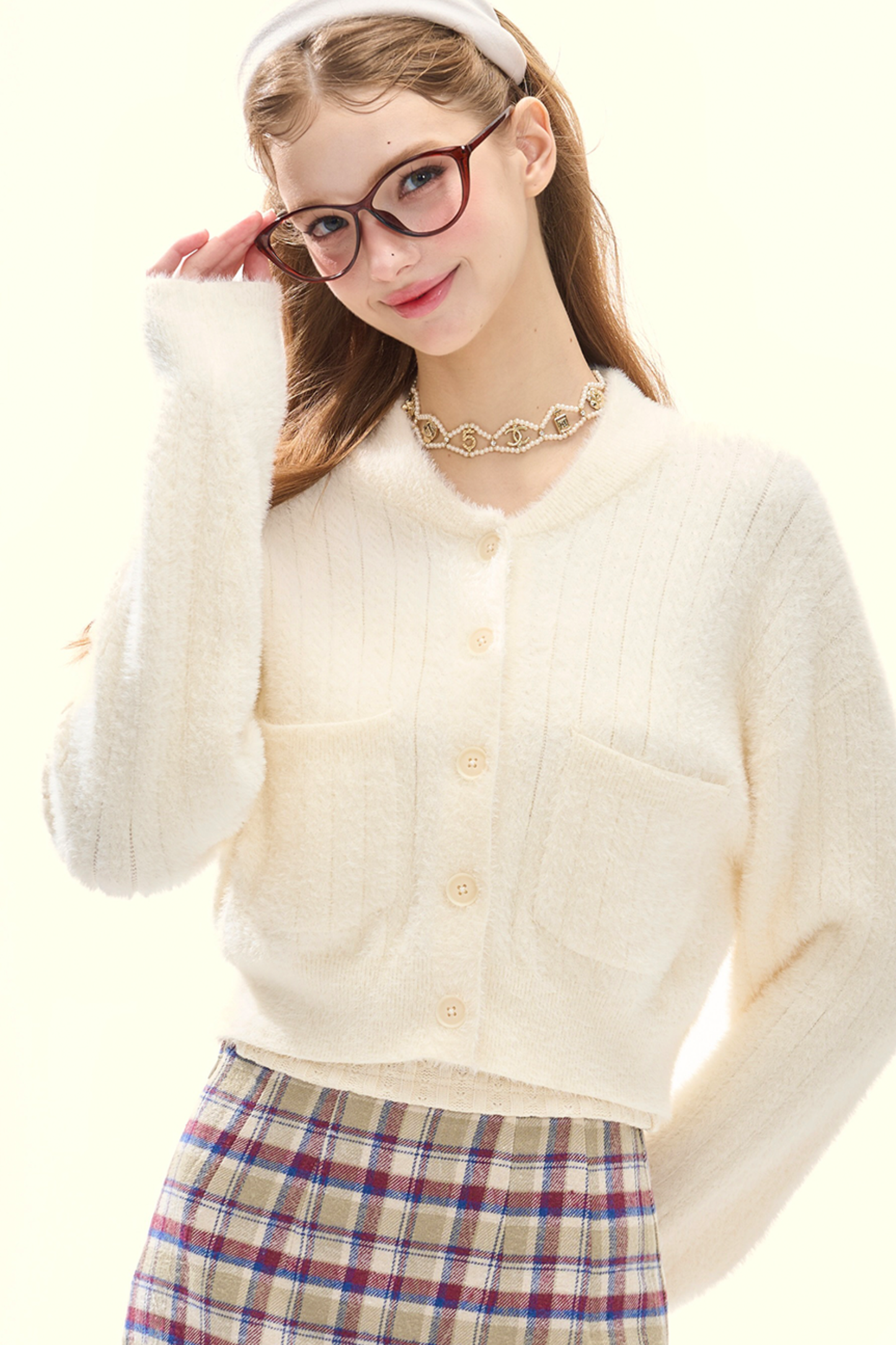 ミルキーホワイトミンクニットカーディガン+タイトスカート