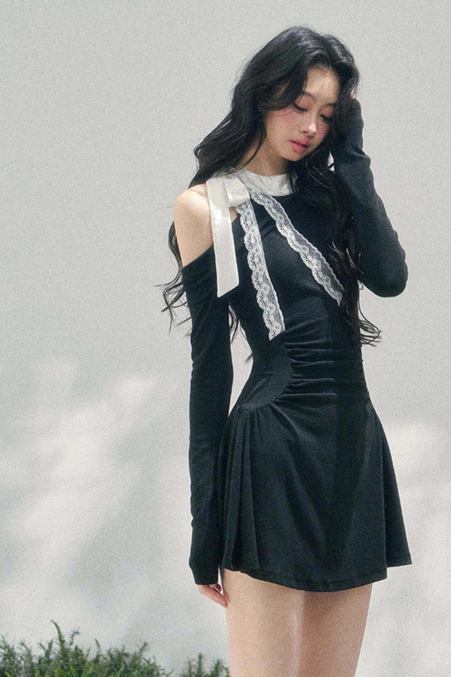 フレンチレースオフショルダードレス