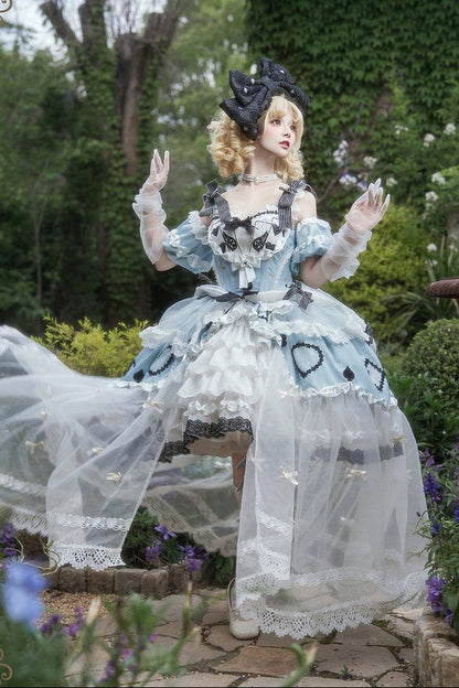 [Cierre de reservas: 24 de julio] Vestido lolita azul de Alicia en el País de las Maravillas con hombros descubiertos, lazo de cartas y superposición de tul (largo/corto)