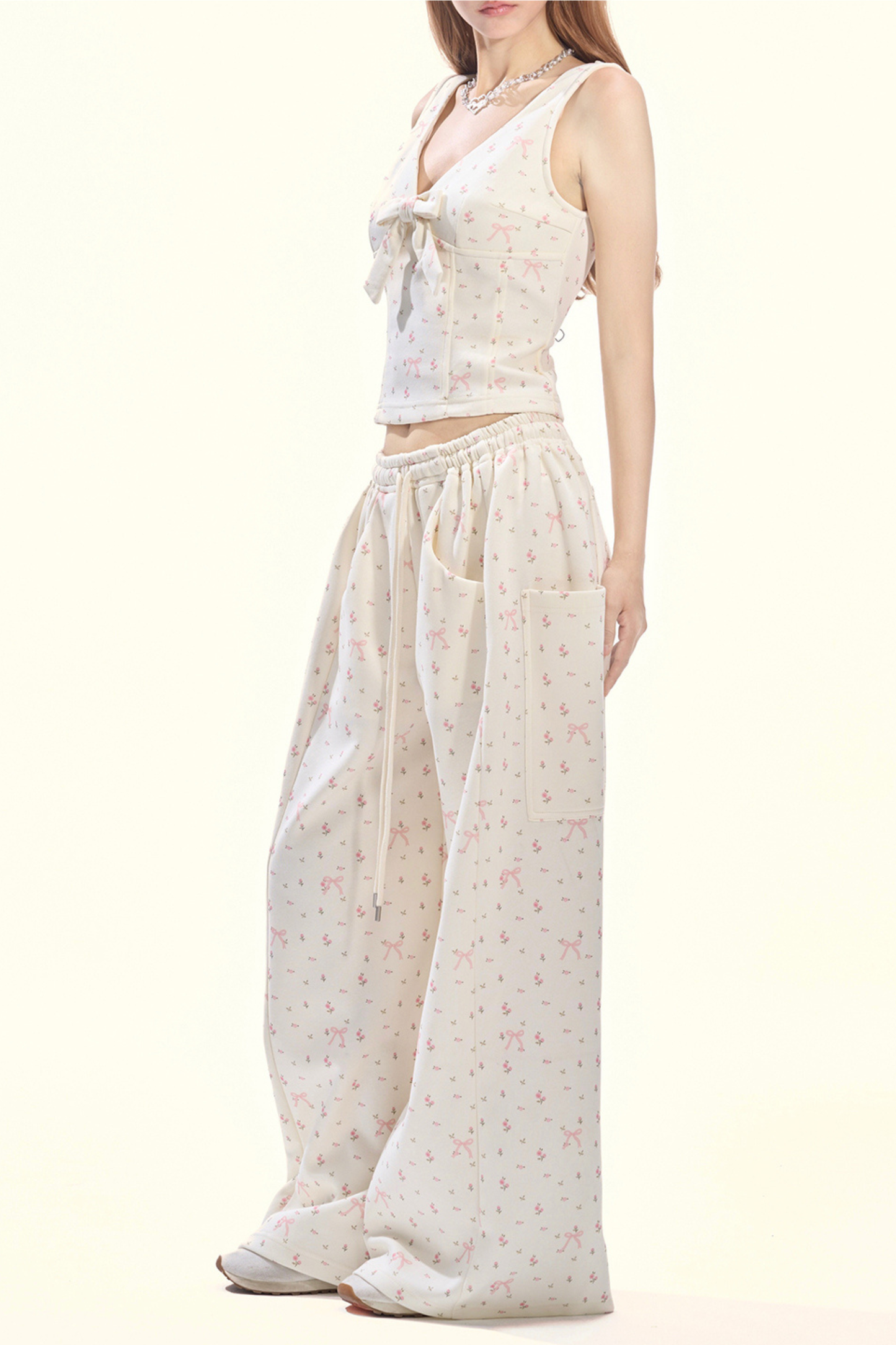 リトルキュートフラワーフードパーカー+リボンキャミソール+ワイドパンツ