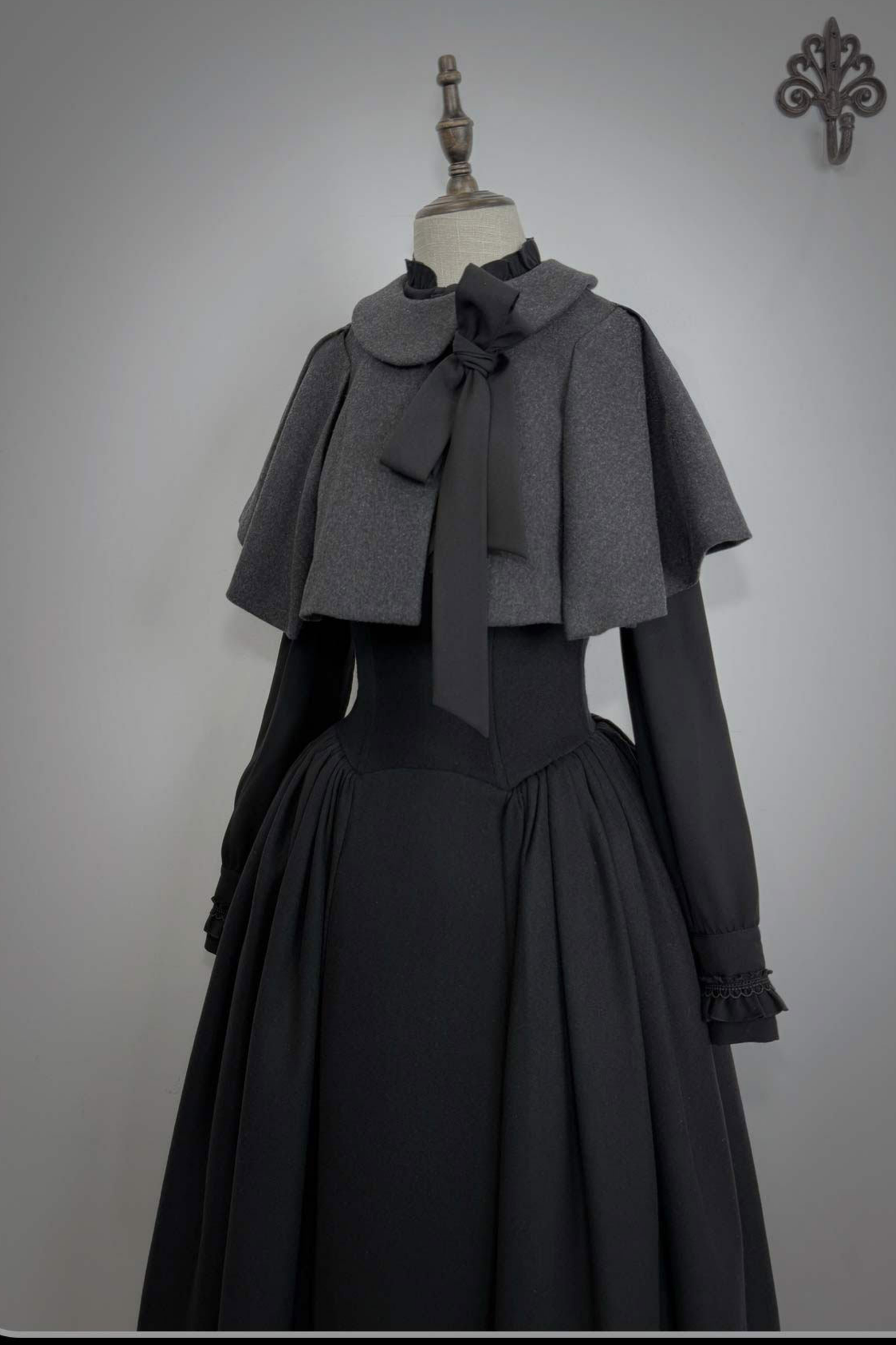 英國偵探蘿莉塔外套+披肩+裙子+襯衫+包+胸針+帽子+貝雷帽+項鍊