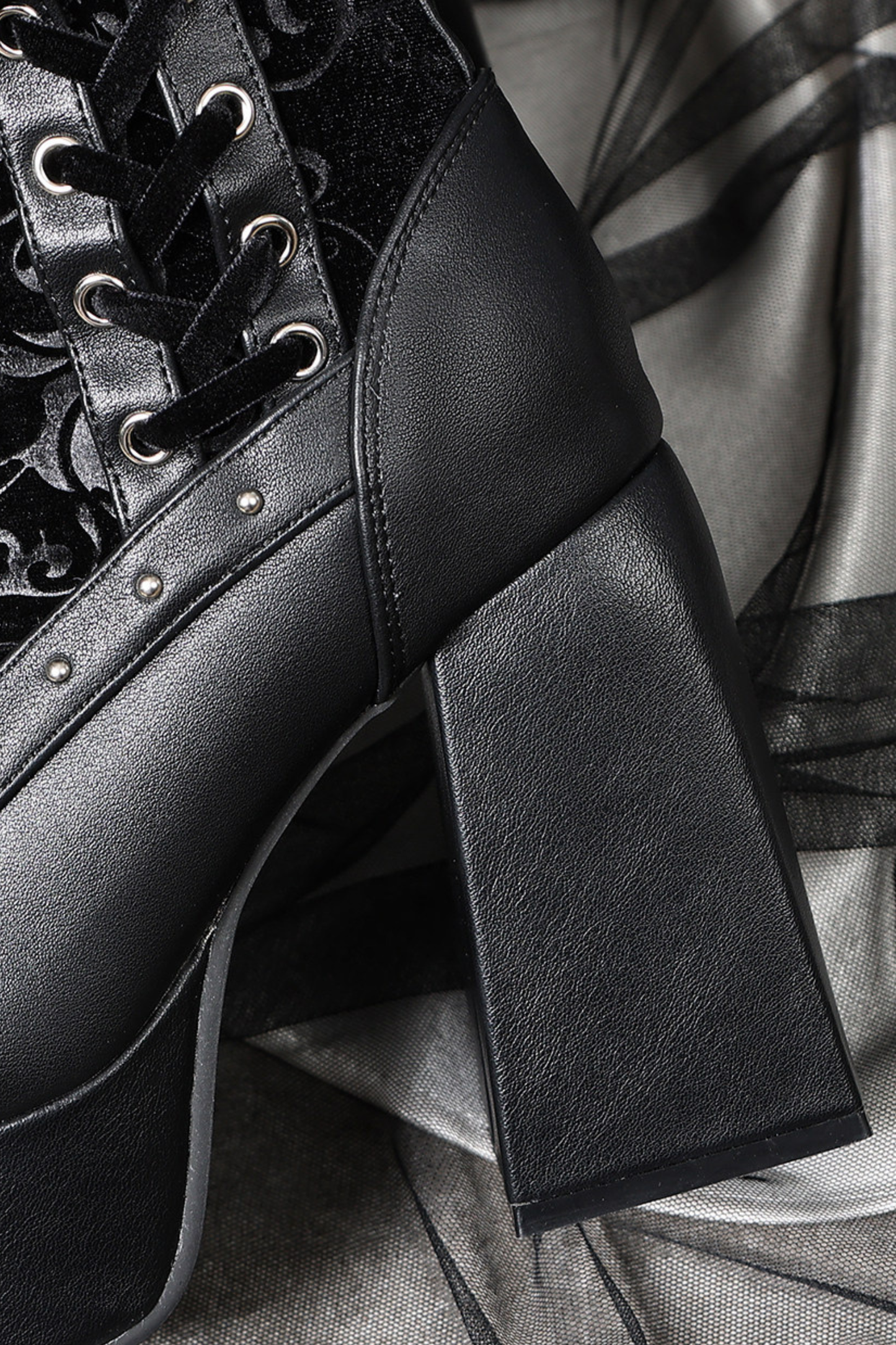 [Vorbestellung bis 18. März] Gothic-Puppen-Schleifen-Stiefeletten