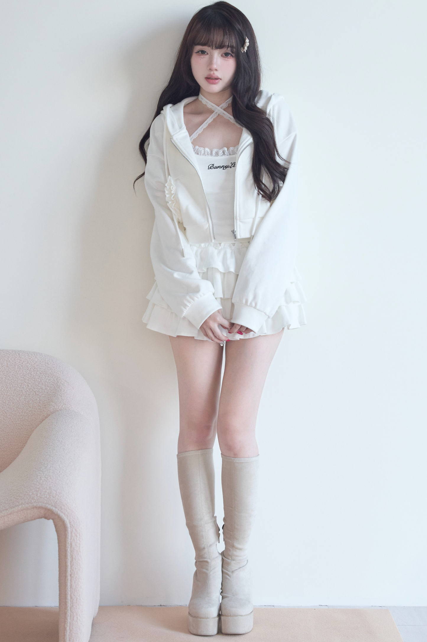 Hooded hoodie + camisole + ruffled skirt