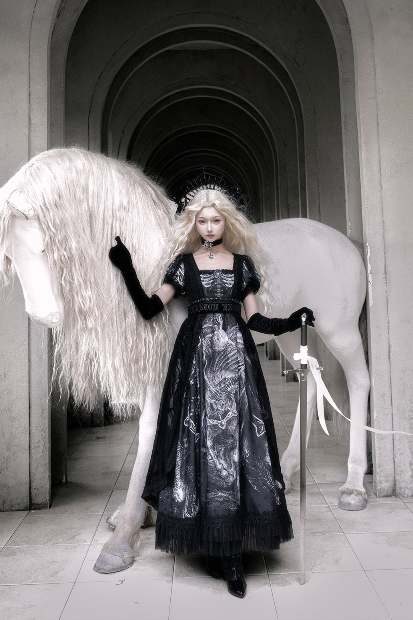 [Vorbestellung bis 8. Juni] Phantom Night Dark Gothic Square Neck Layered Kleid (mit Choker und Taillengürtel)