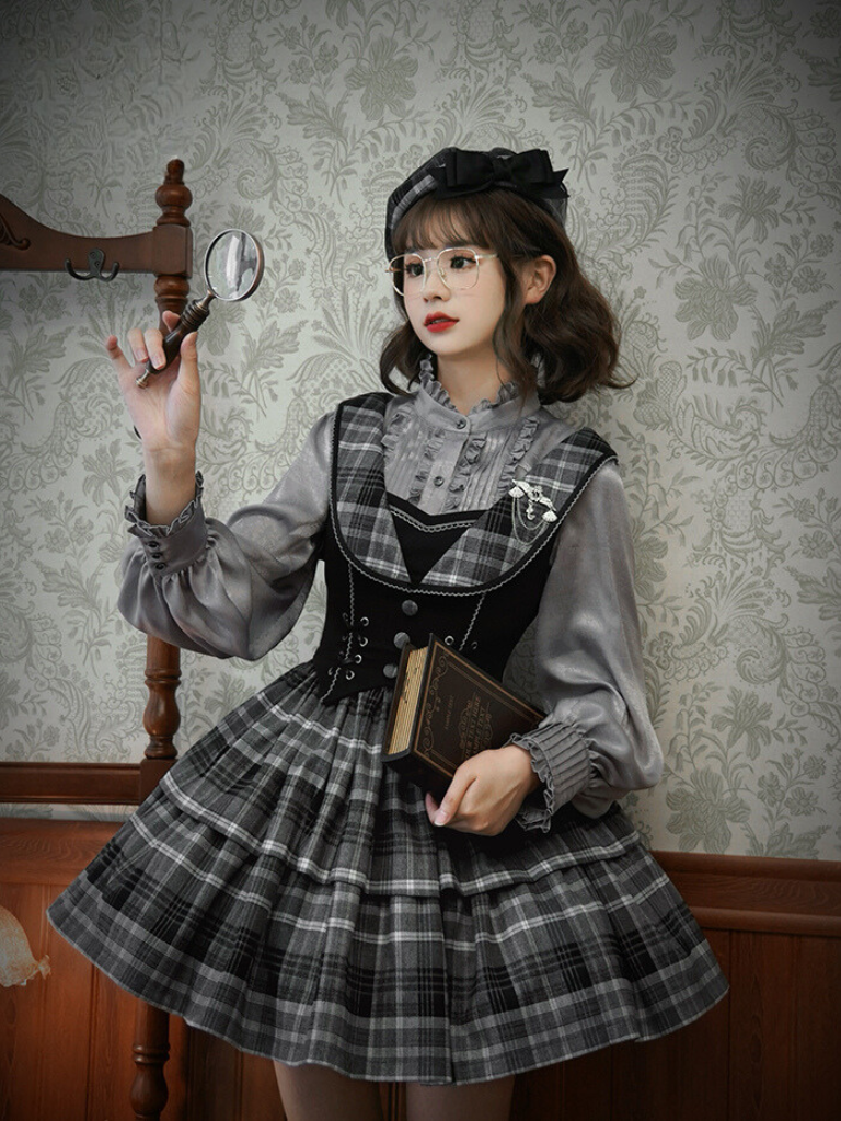 [May 29, 2012 reservation deadline] Detective Maillard-style cape + vest dress