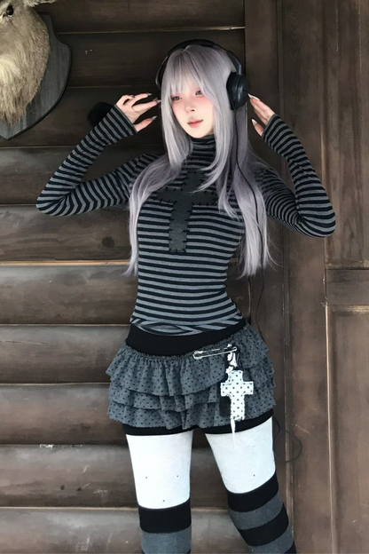 クロスハイネックトップス+パンツスカート+ペンダント