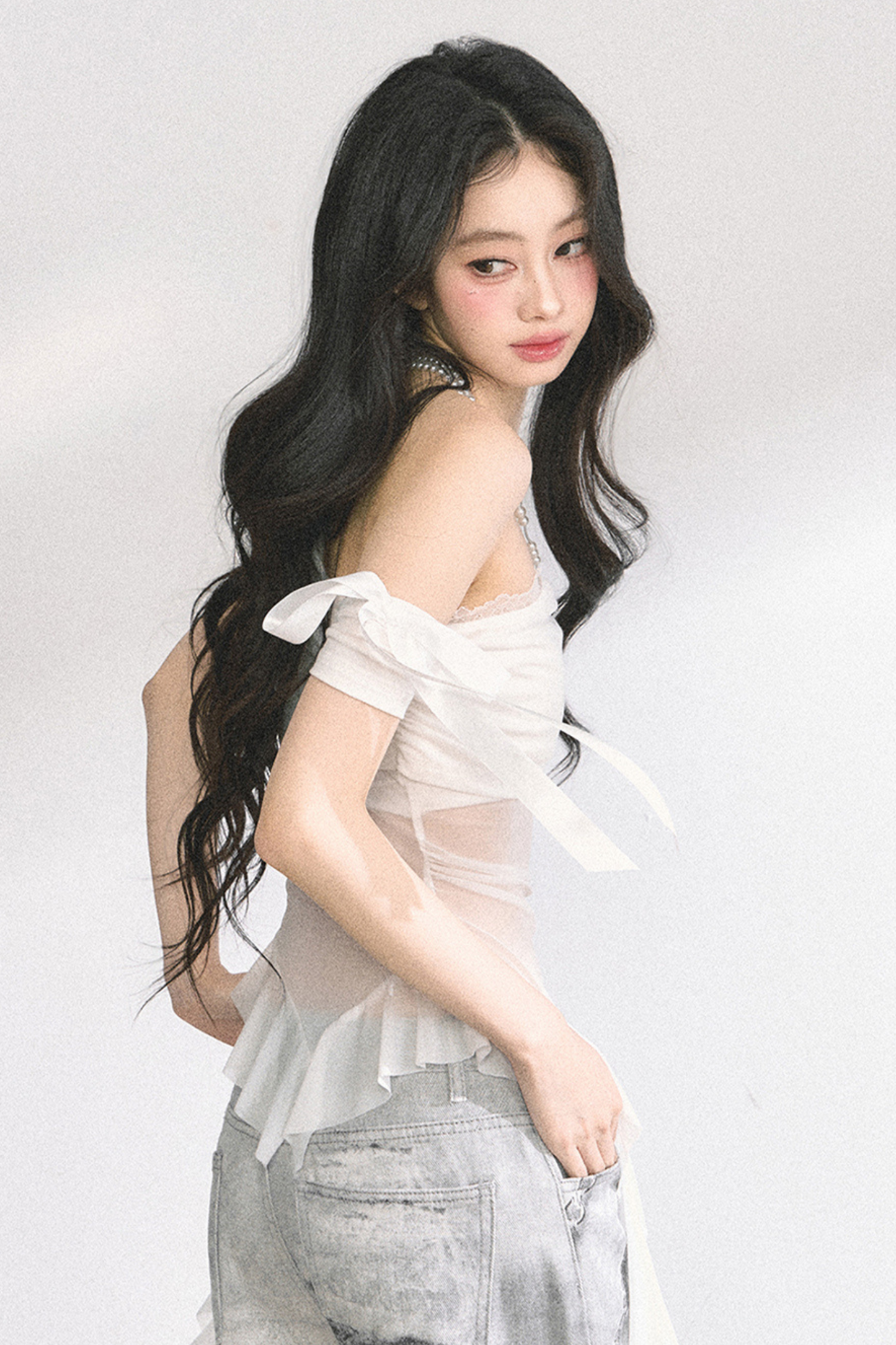 シアーオフショルダートップス