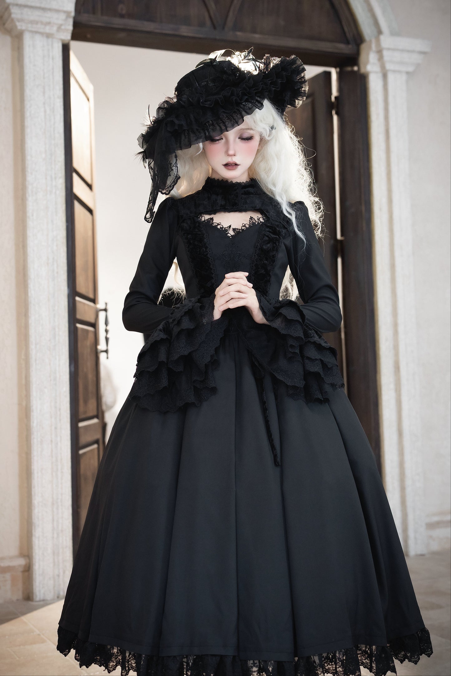【12月13日予約締切】ダークゴシックローズエンブロイダリーブラックベルベットドレス＋ヘッドバンド
