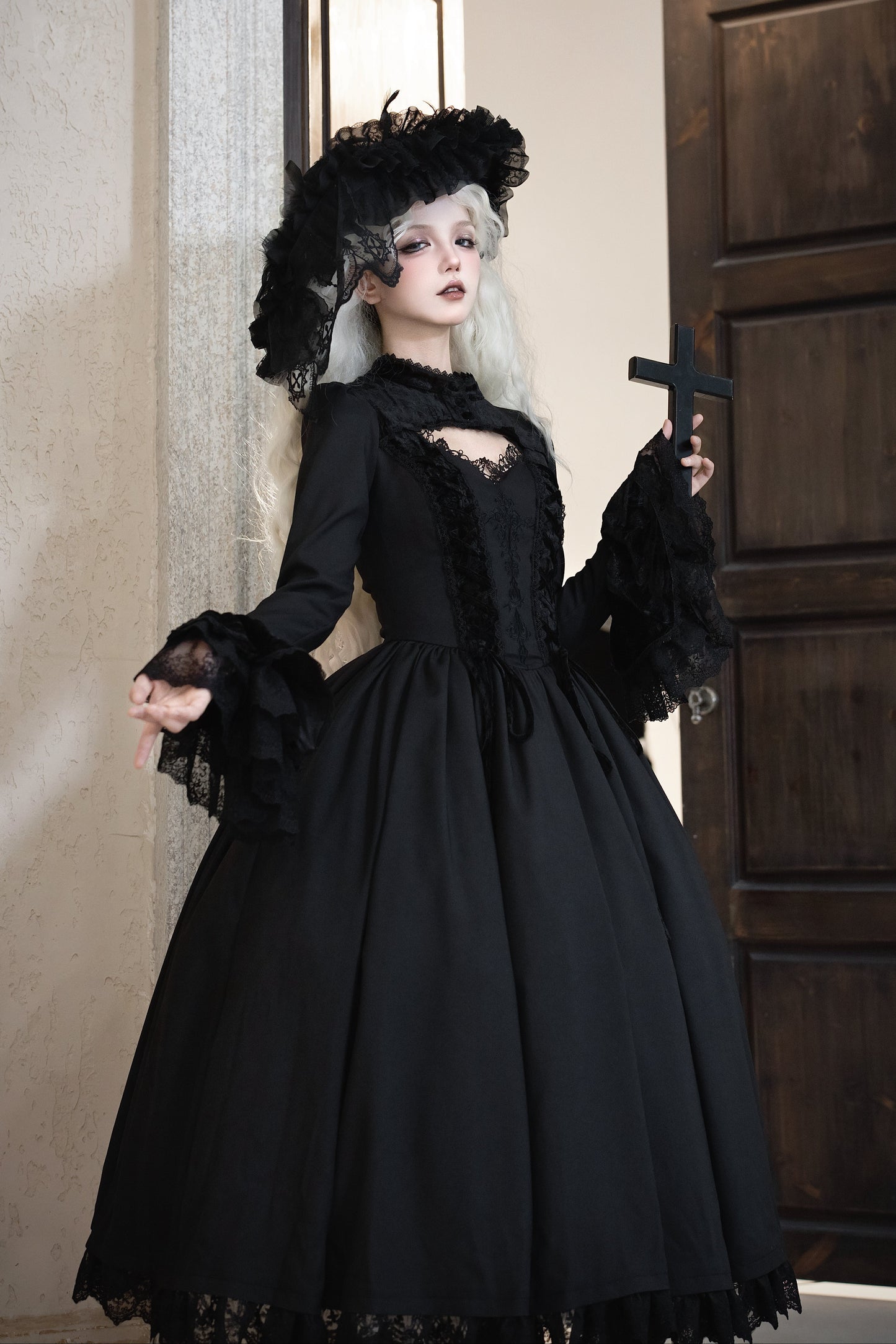 【12月13日予約締切】ダークゴシックローズエンブロイダリーブラックベルベットドレス＋ヘッドバンド