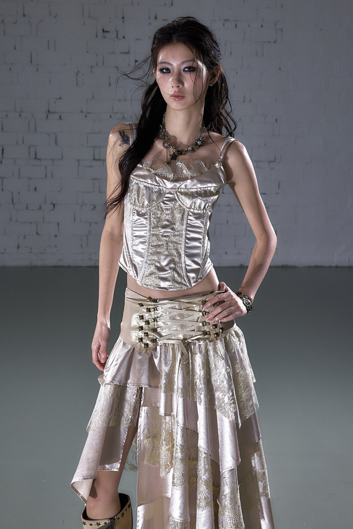 Mittelalterliches Spitzen-Patchwork-Rock