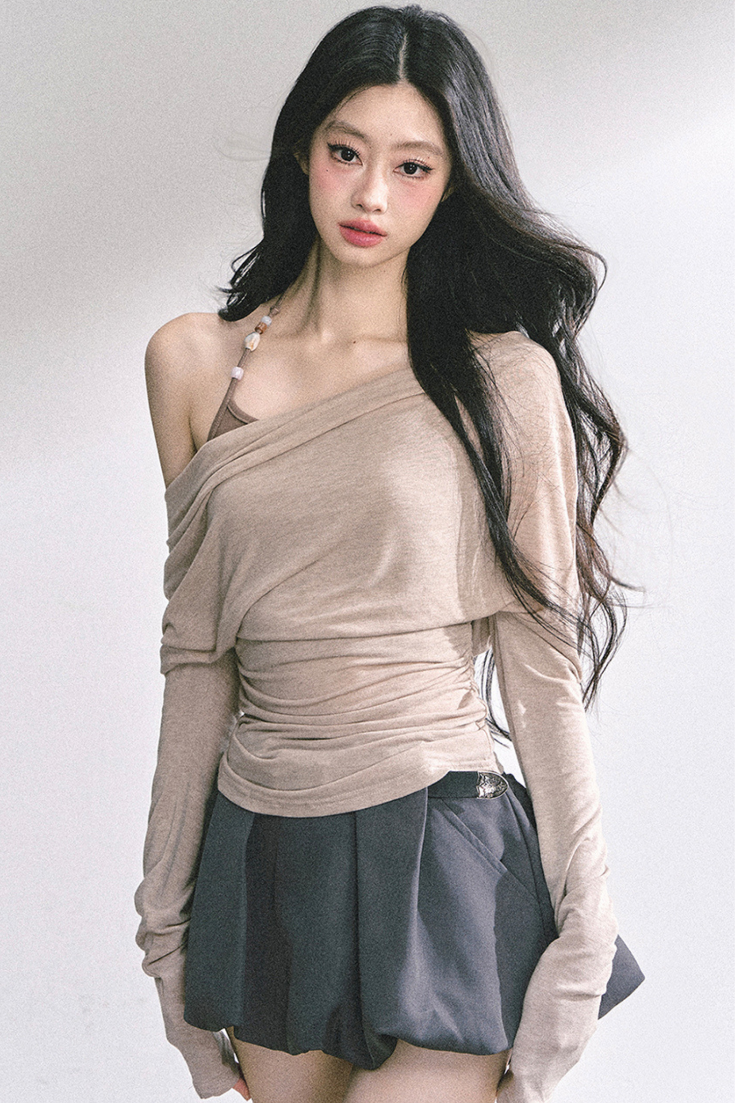 スリミングオフショルダートップス