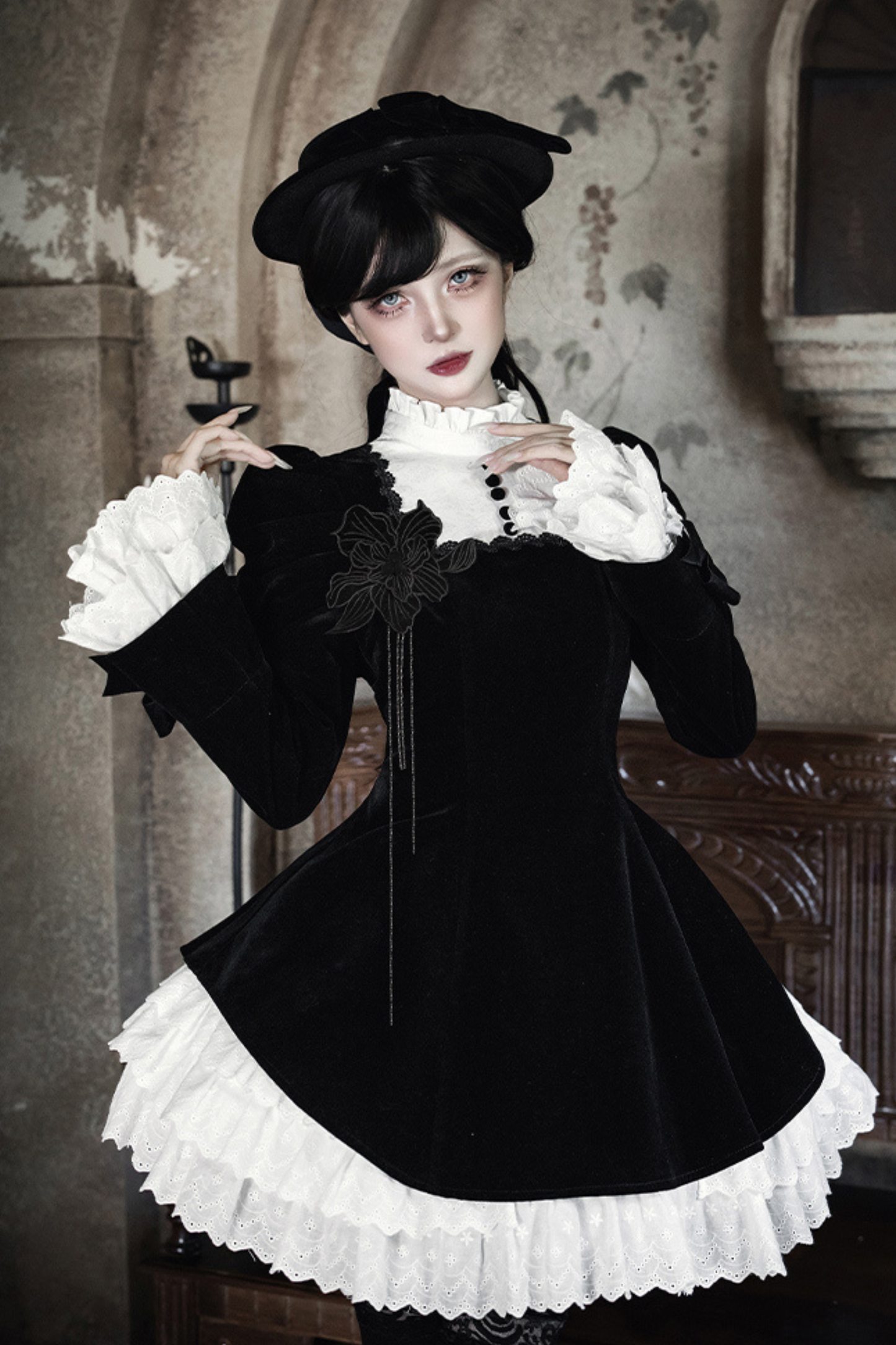 エレガントスリムコントラストカラーツインドレス+カラー+リボン+ブローチ+ハット