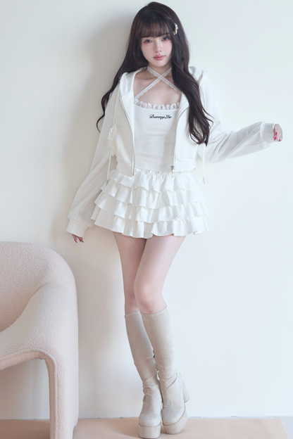 Hooded hoodie + camisole + ruffled skirt