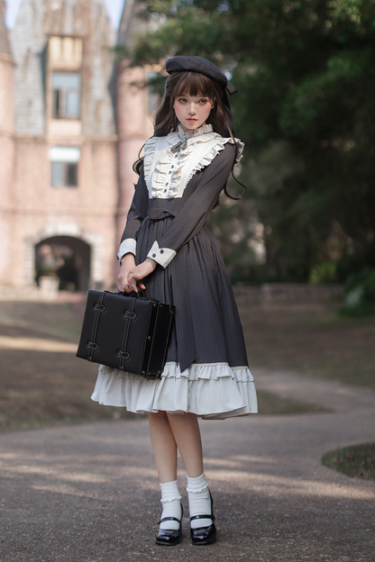 エレガントクラドレス+ケープ+蝶ネクタイ+ベレー帽+バッジ