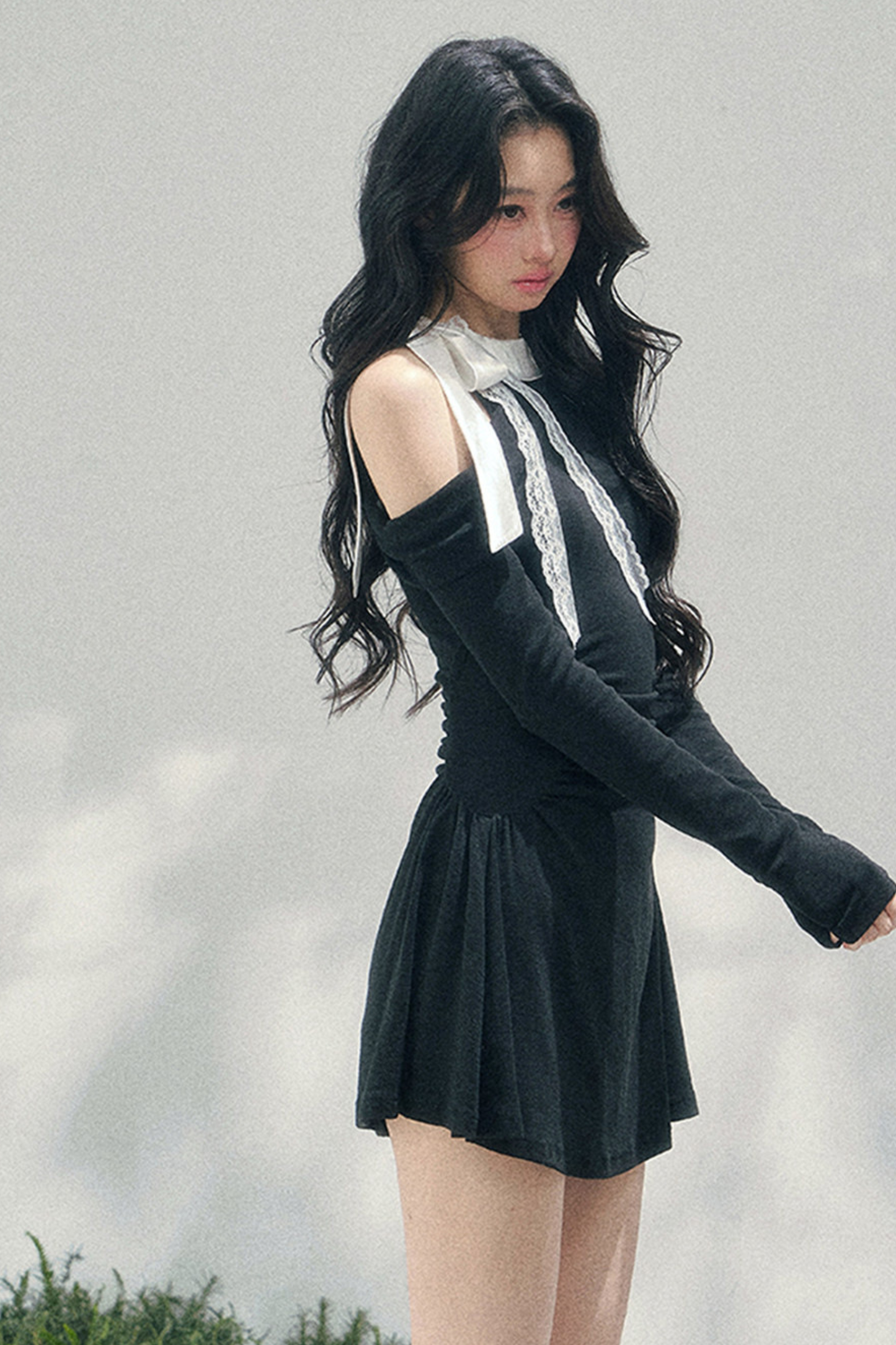 フレンチレースオフショルダードレス