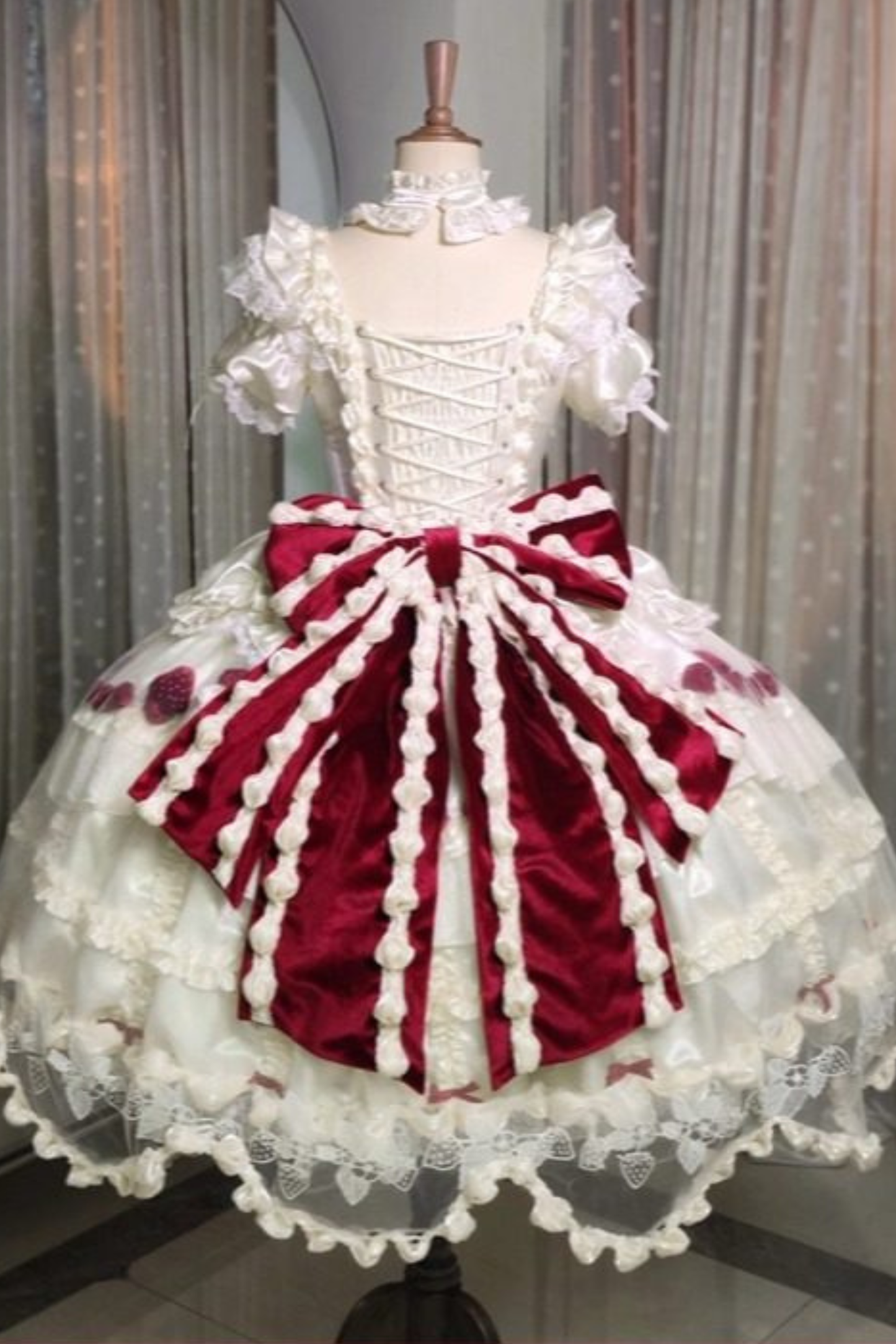 [3월 13일 예약마감] 스트로베리 크림 롤리타 원피스 + 케이크 모자 + 꼬리 + 보닛 + 페티코트