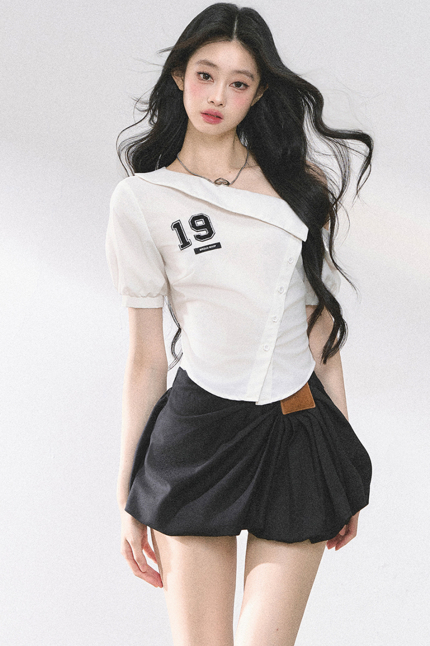 ワンショルダーロゴタイトトップス