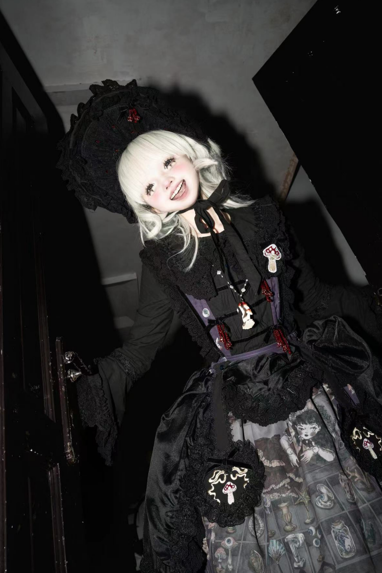 リフティングビーズゴシックストラッププリントドレス