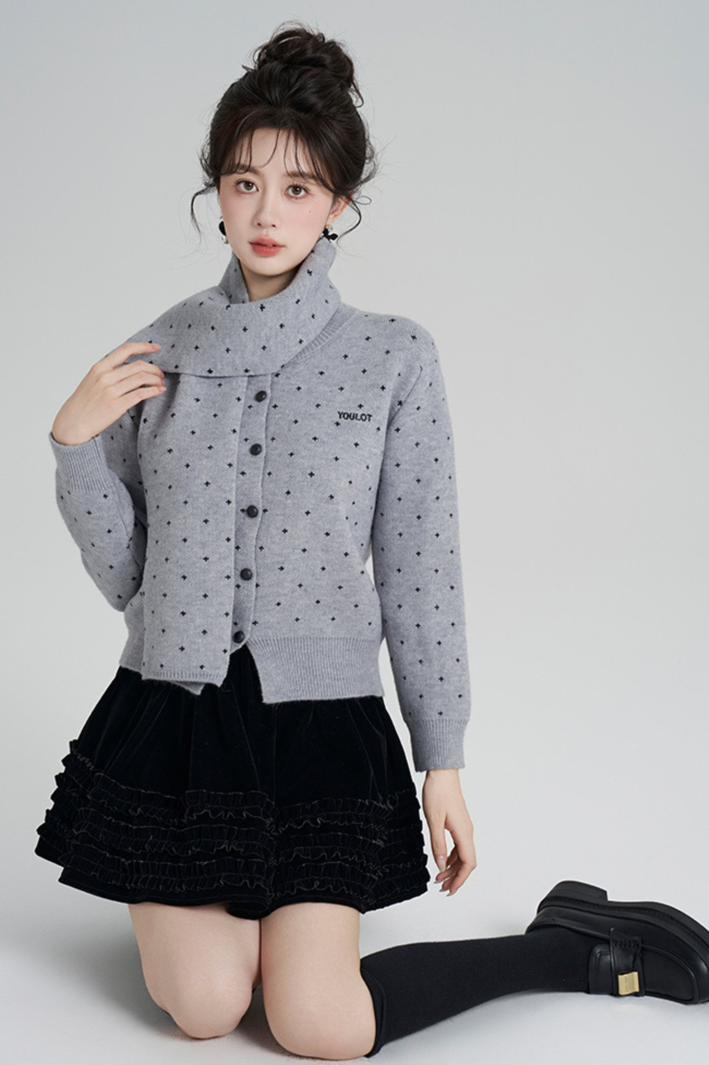 フレンチスタイルドットマフラー付きンカーディガン