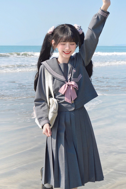 Matrosen-Oberteil + Plisseerock + Socken + Gürtel + Schleife