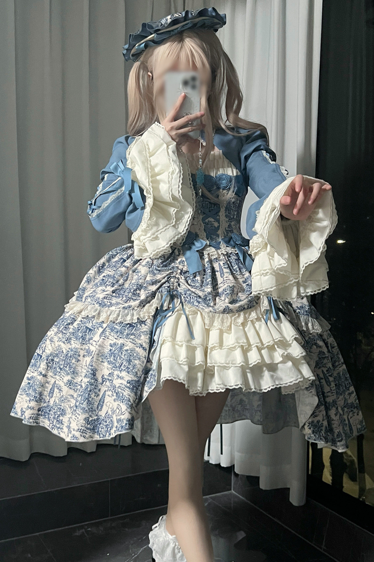 [Vorbestellfrist: 1. Maerz] Eleganter Asiatischer Lolita Traegerrock + Oberteil + Flache Muetze