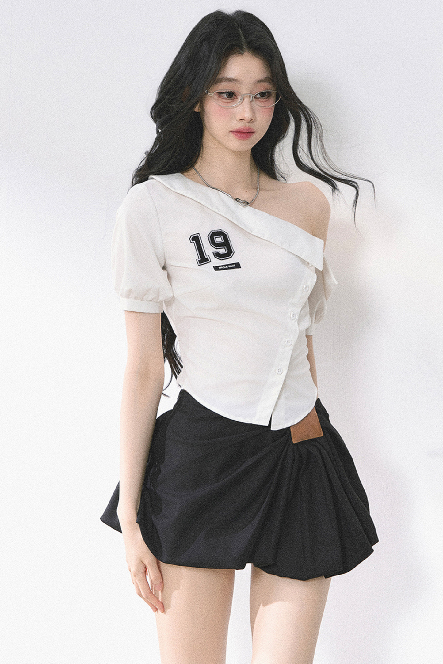 ワンショルダーロゴタイトトップス