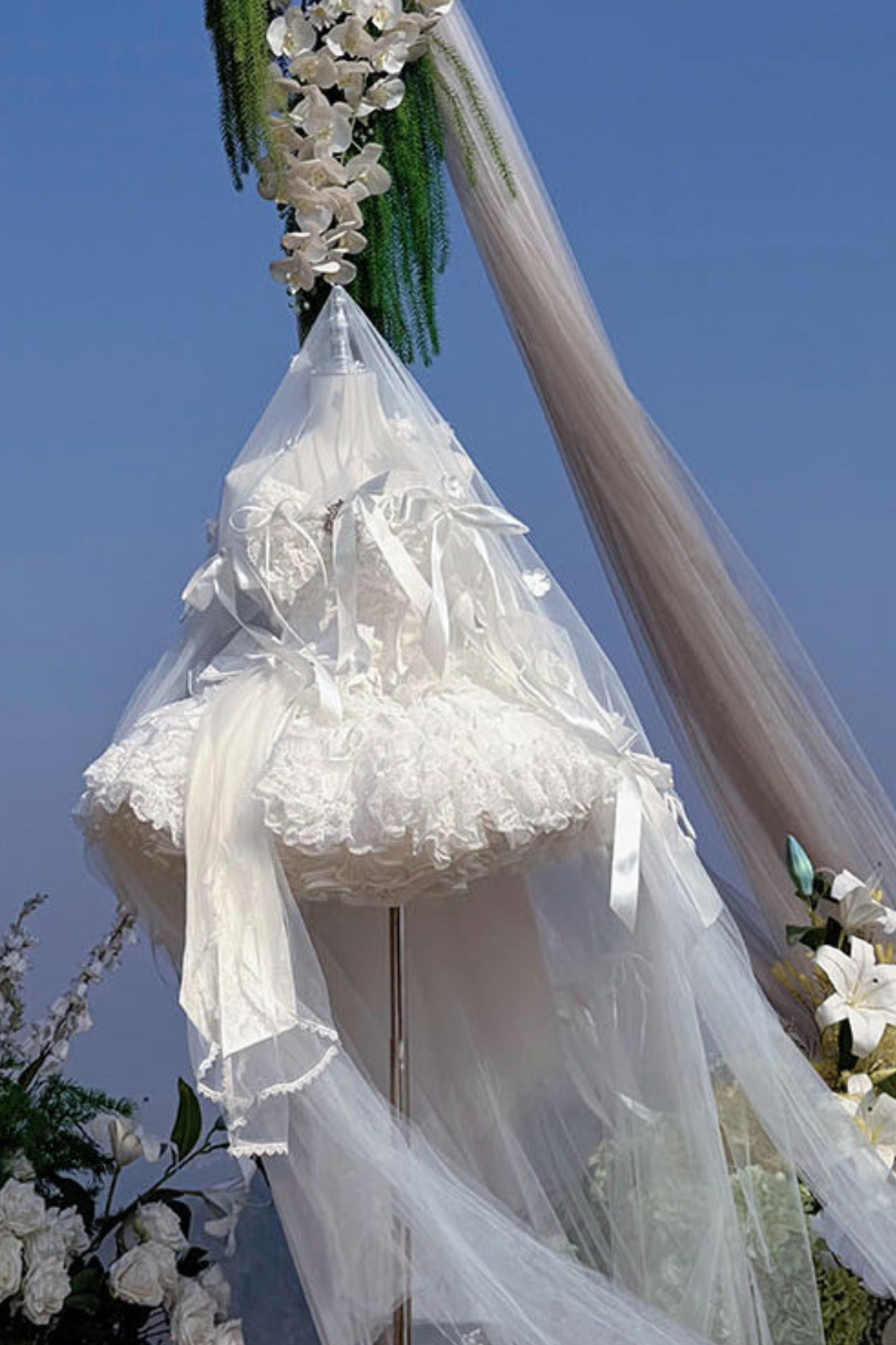 [Vorbestellung bis 4. April]Weißes Feder-Zeremonienkleid + Schal + Schwanz + Schleier + Schleife + Ärmel