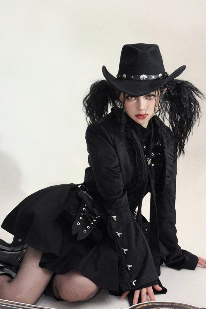 [Reservierungsschluss 6. November] Kurze Jacke im braunen Steampunk- und schwarzen Gothic-Mode-Stil aus Samt mit Rüschenbesatz, Herzmotiv und Manschettendekor