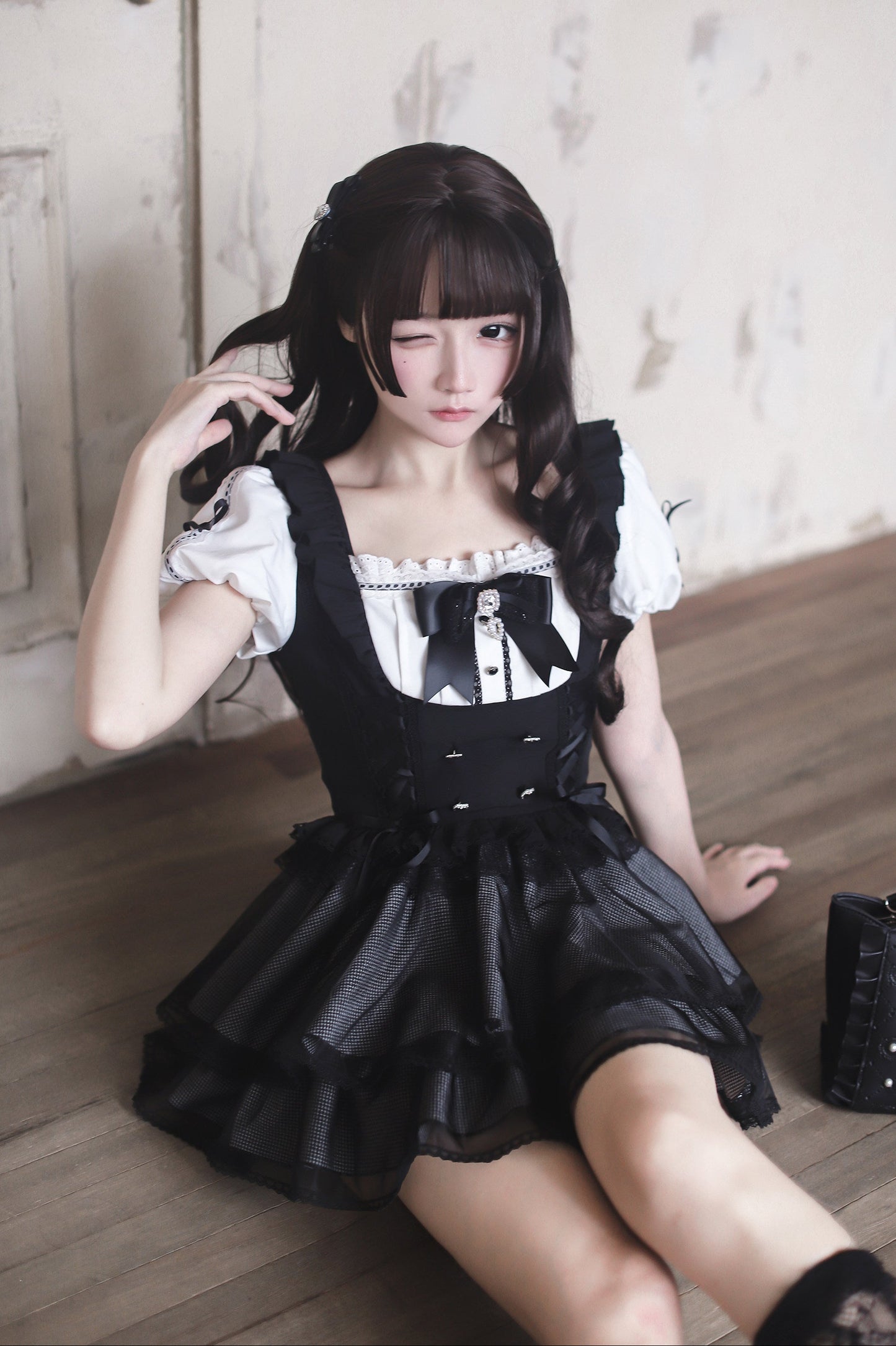 Ecomi Satin-Lagenkleid