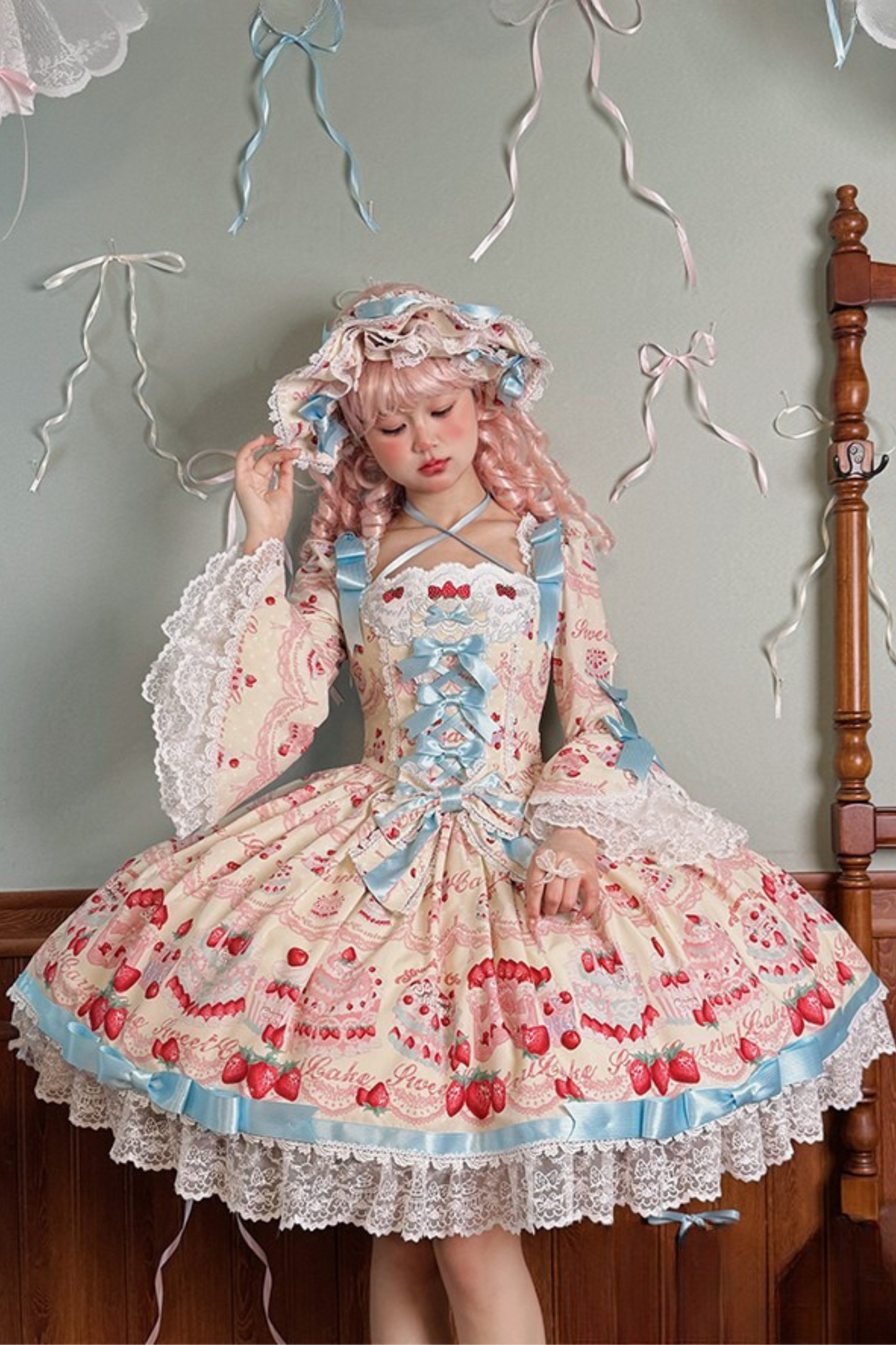 [Pre-order Deadline: July 8] Strawberry Doll Ribbon Dress