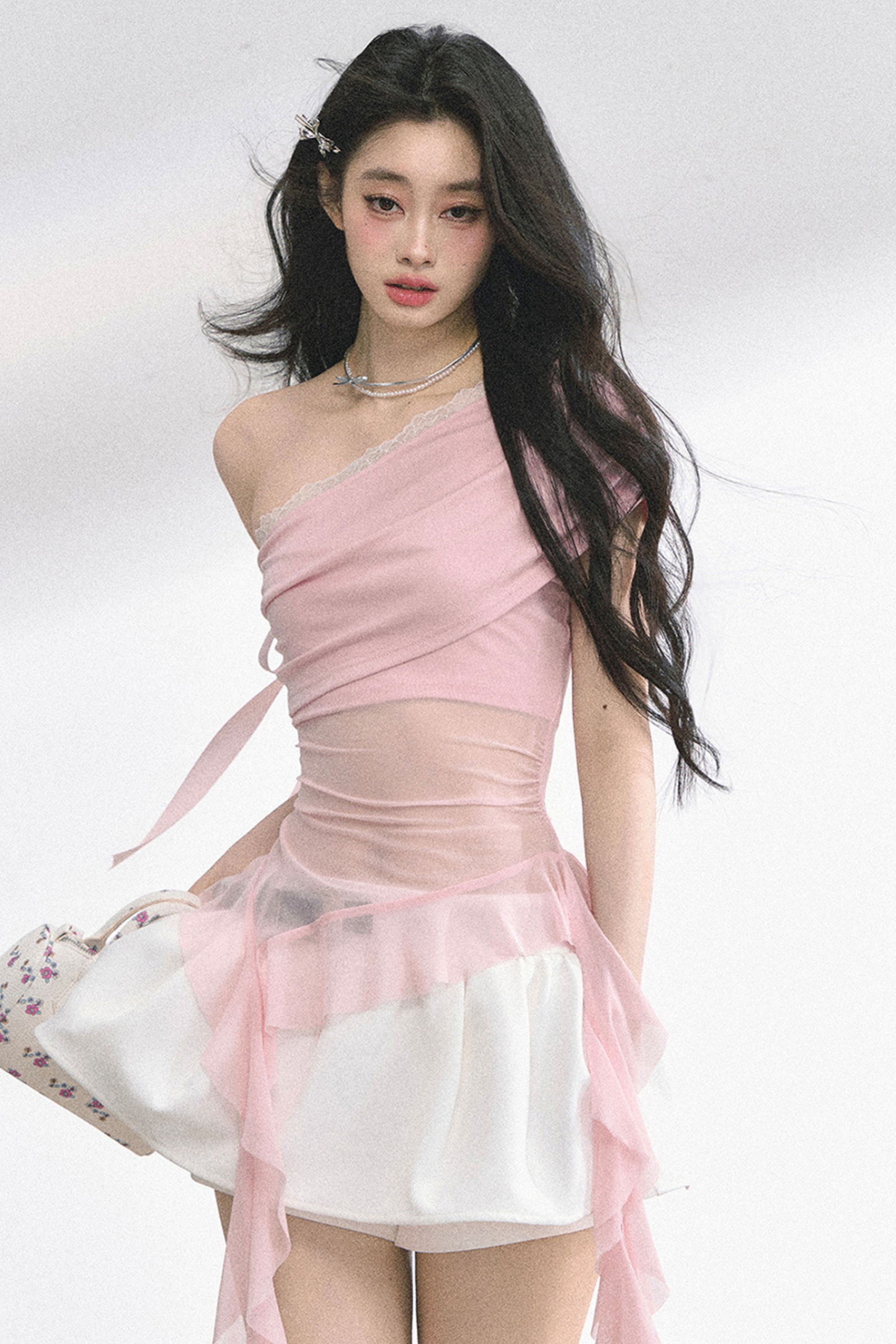 シアーオフショルダートップス