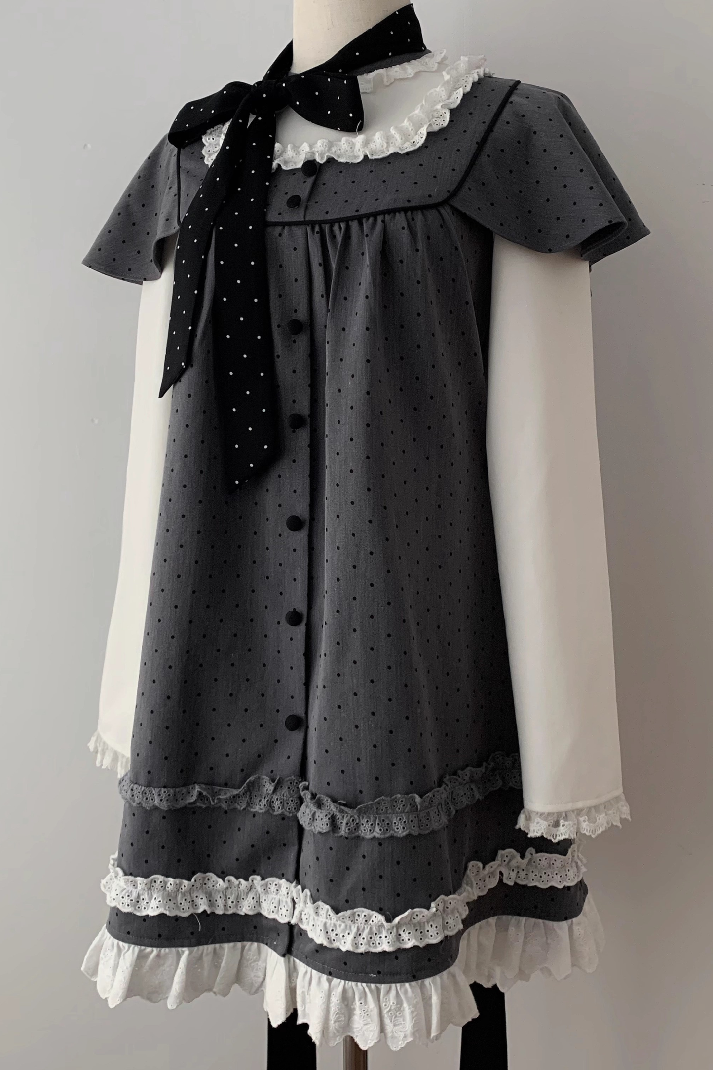 グレイポルカドットドールドレス+ベレー帽