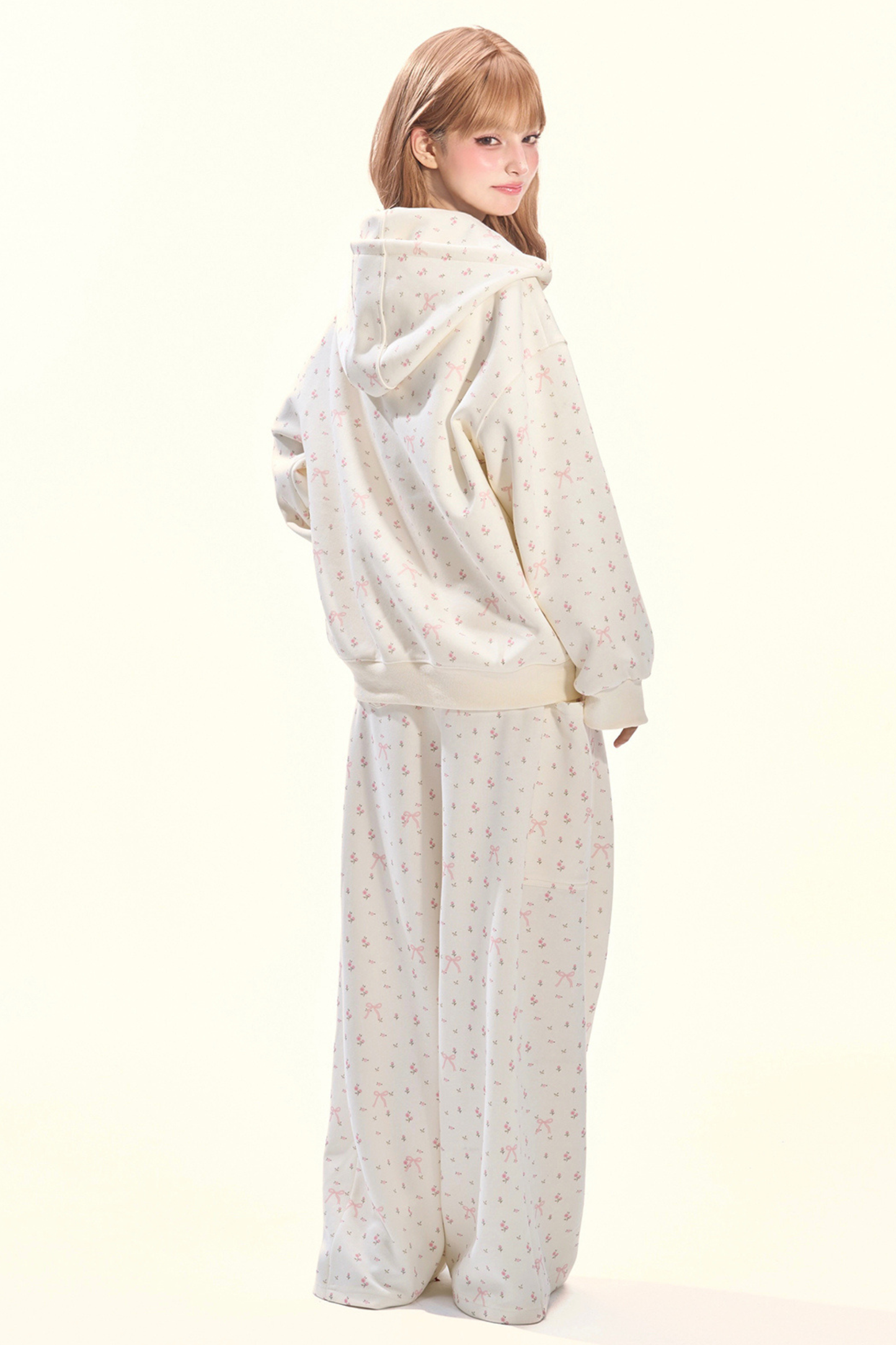 リトルキュートフラワーフードパーカー+リボンキャミソール+ワイドパンツ