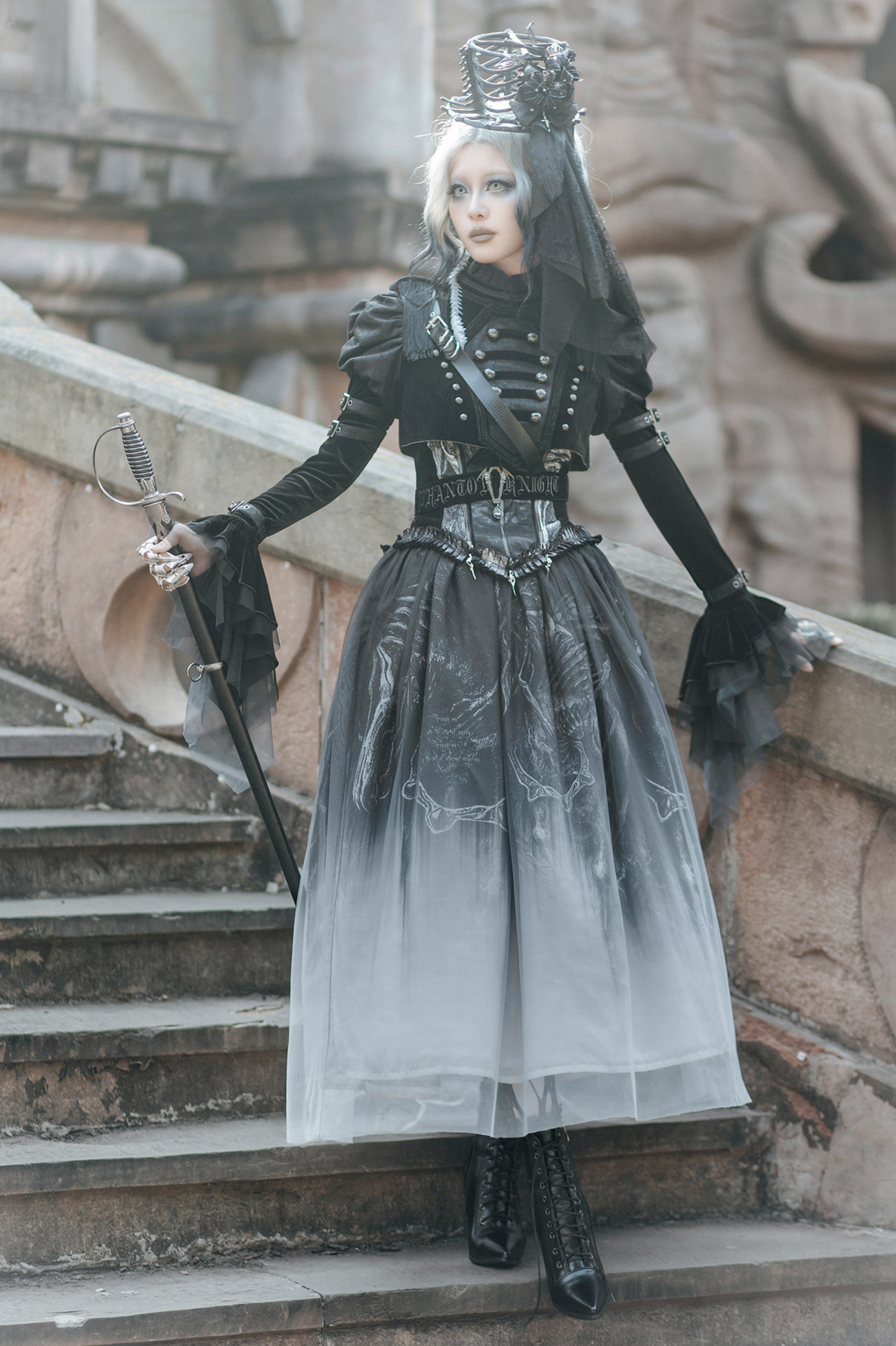 [Preordine entro l'8 giugno] Set completo abito militare gotico scuro Phantom Night (giacca + top a bustier + gonna)