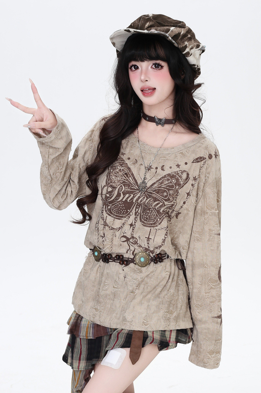 Bedeckendes Oberteil mit Schmetterlingsprint und Rissen
