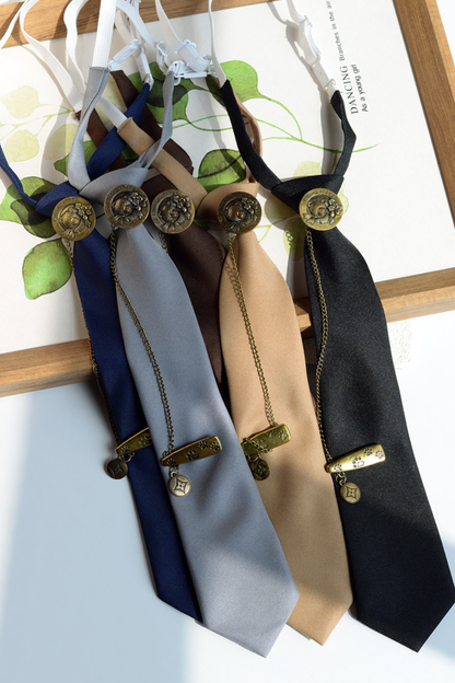 Bare Button Mode Necktie