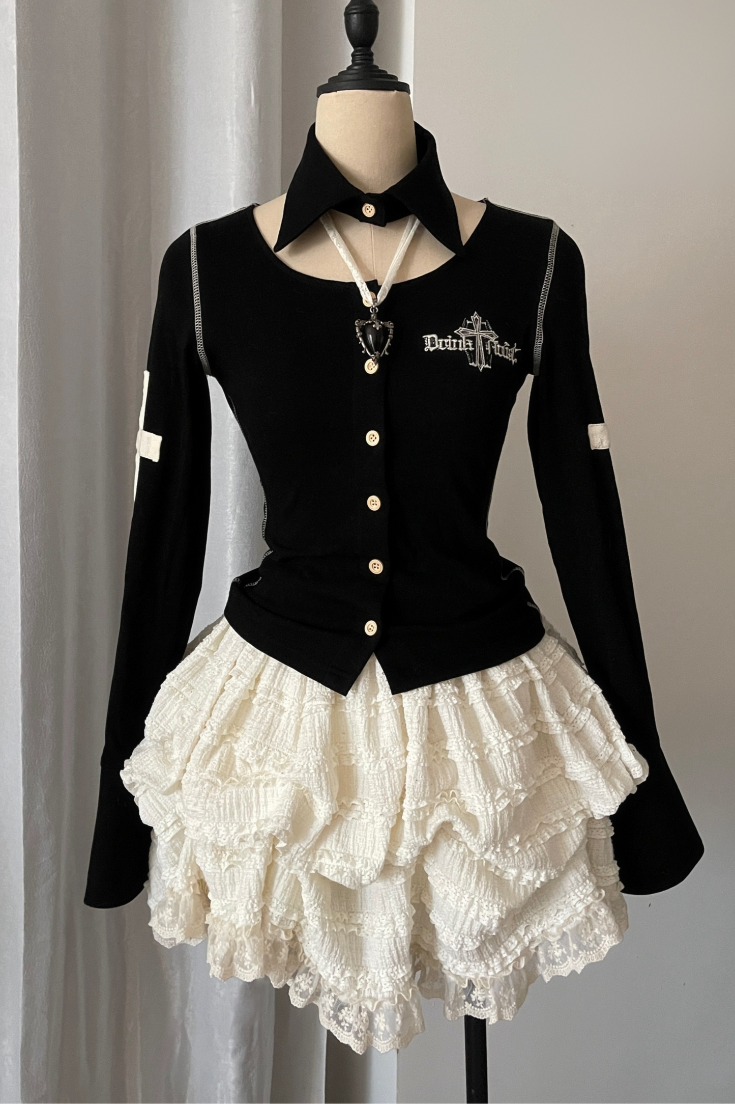 Gothic Embroidery Stretch Short Cardigan