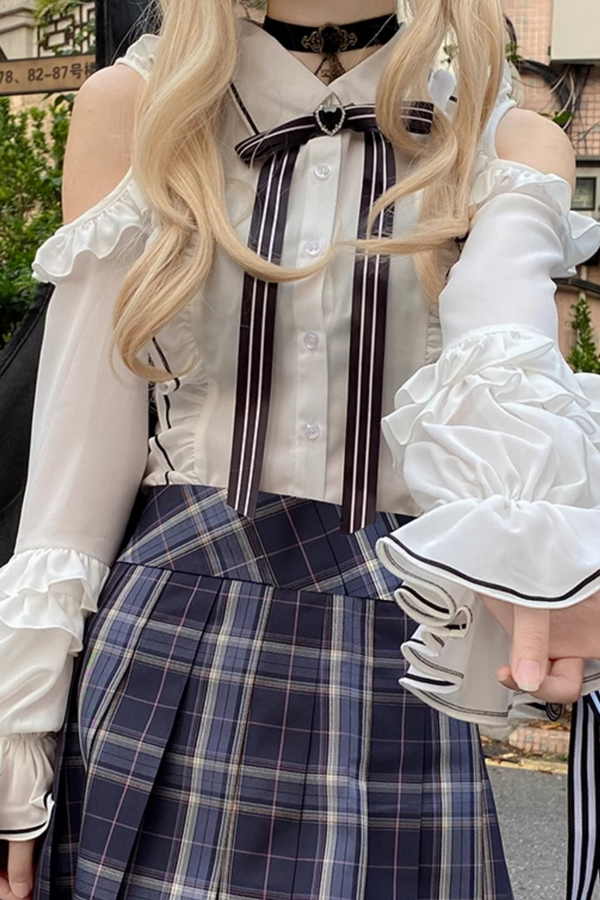 フリルオフショルダーシャツ+チェックスカート+リボン