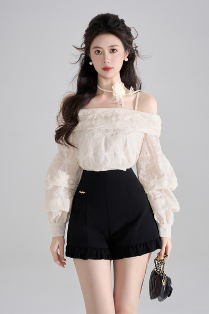 Blusa de encaje con un hombro descubierto francesa + Pantalones cortos con volantes