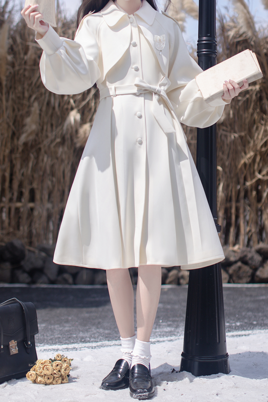 マントトレンチコート+シャツ+バッジ