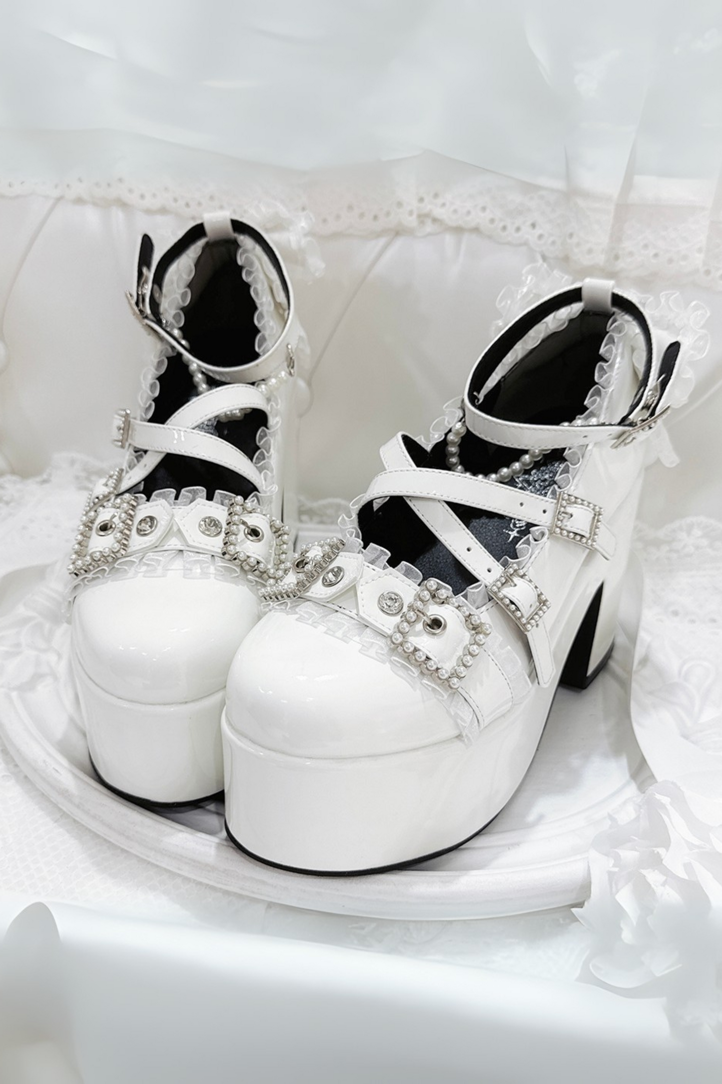 クロスベルトデザインシャイニーシューズ