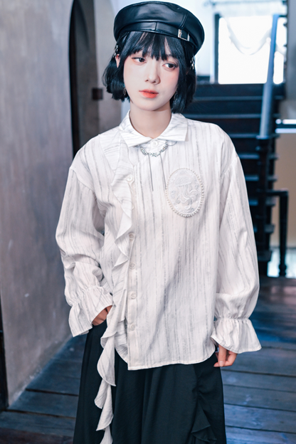 Spliced streamer white shirt