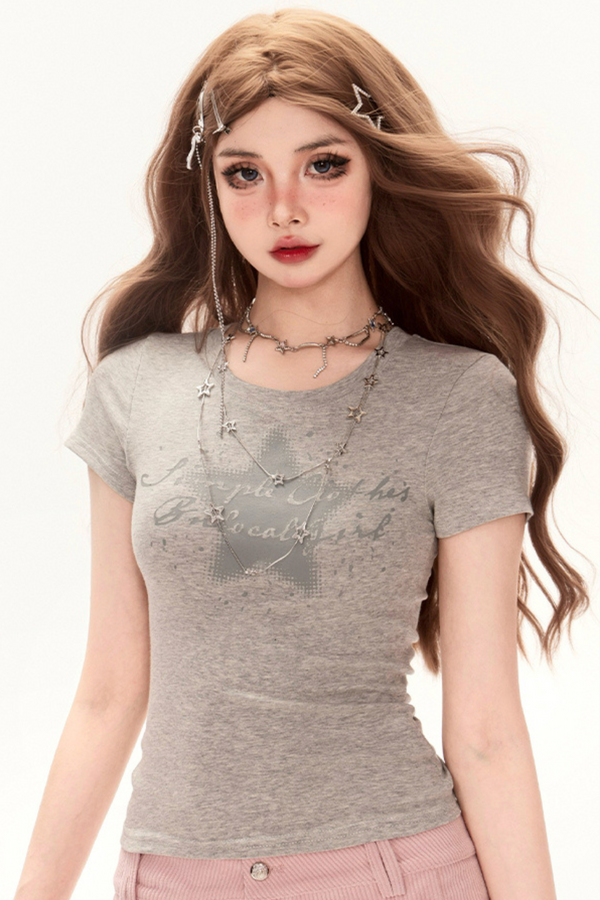 Camiseta gris ajustada con estampado de estrellas