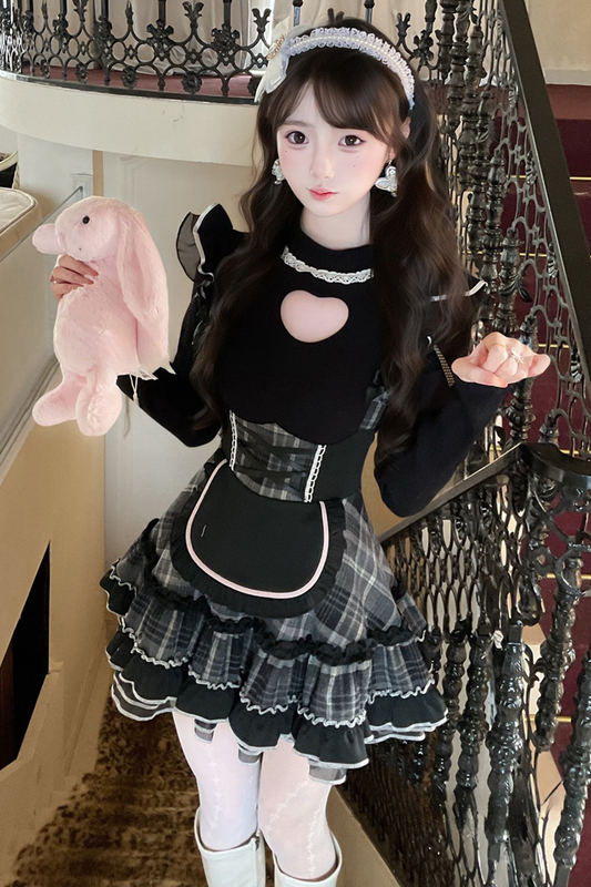 ラブネックライントップス+チェックスカート