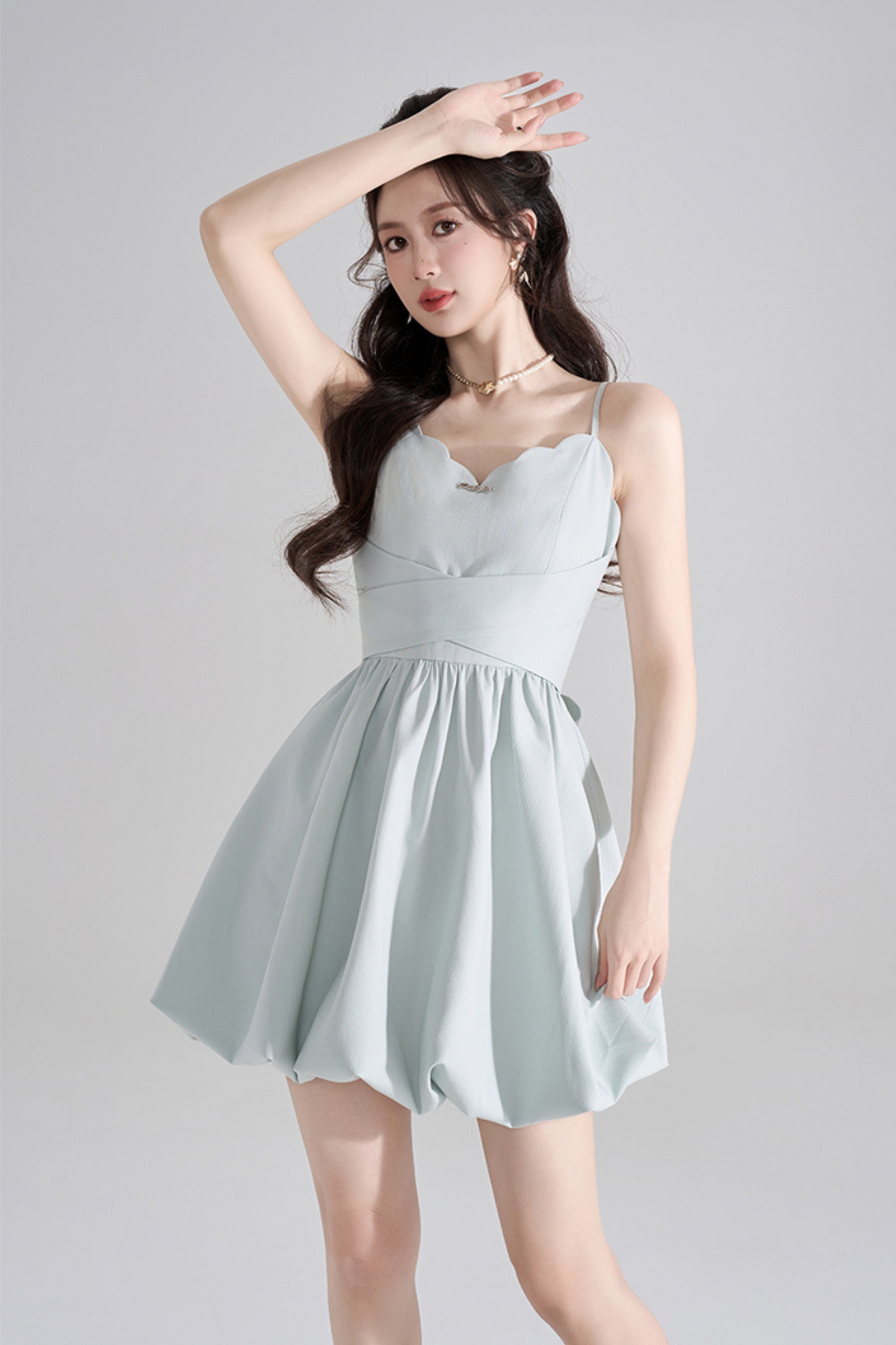 Robe dos nu bleu doux + cardigan transparent