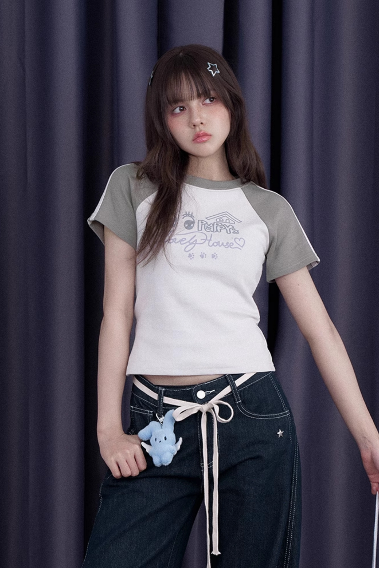 T-shirt bicolore versatile con cucciolo
